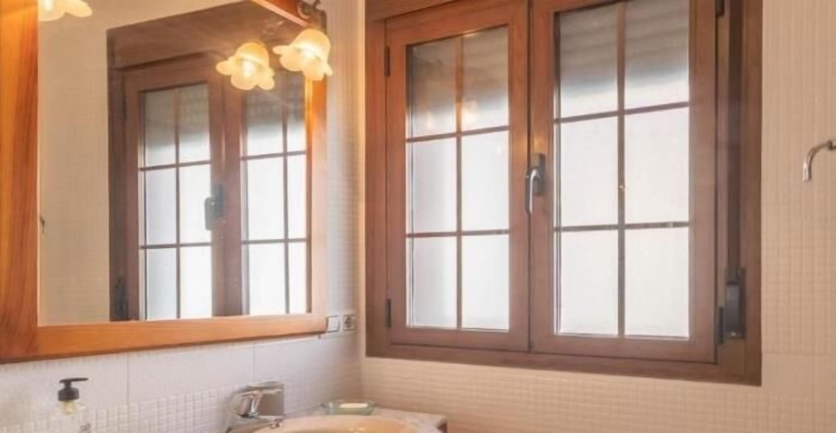 Een douche, een haardroger, handdoeken