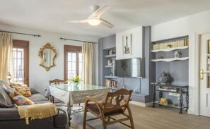 TV - Spectacular Apartament in the Mosque (Cordoba)