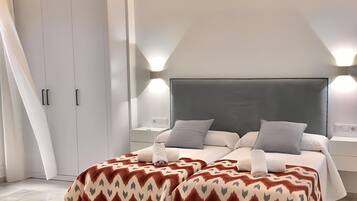 2 slaapkamers, een strijkplank/strijkijzer, internet, beddengoed