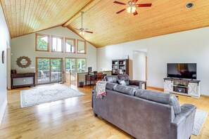 House (3 Bedrooms) | Interior - Mtn Views & Hot Tub: 6-acre Blue Ridge Retreat! (Swannanoa)