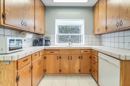 Great Bay Area Home, 12 Mi to Downtown San Jose!