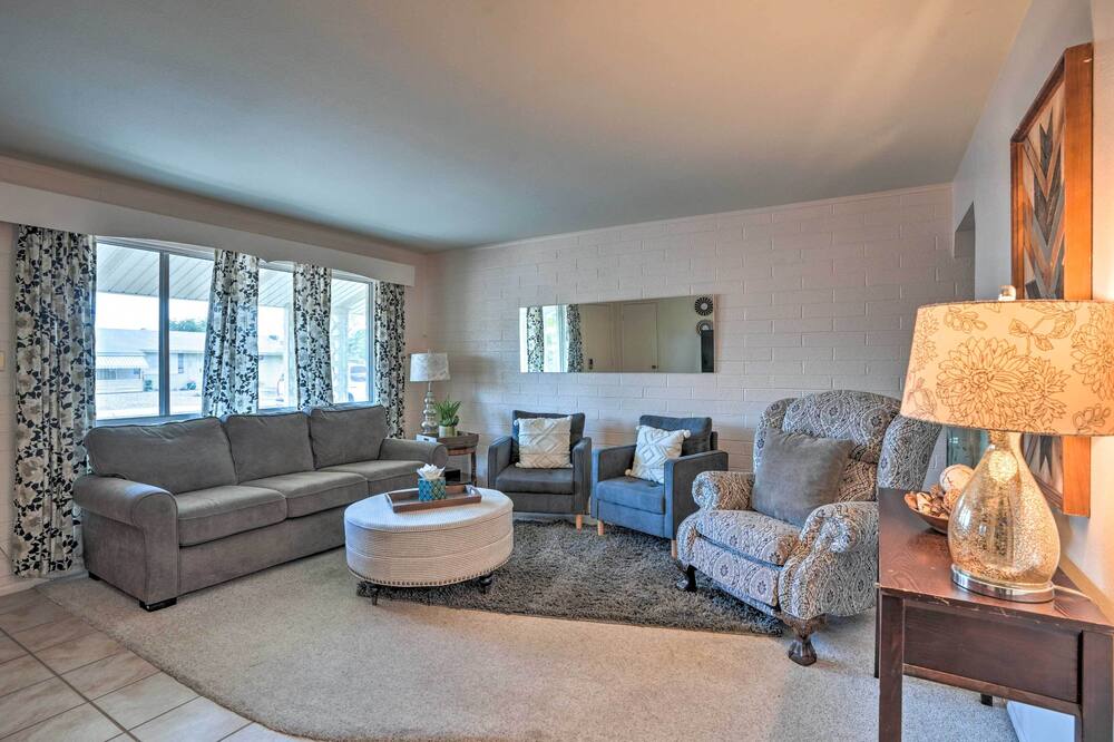 Golf Course & Pool Access: Quaint Sun City Home - Peacock Village, AZ
