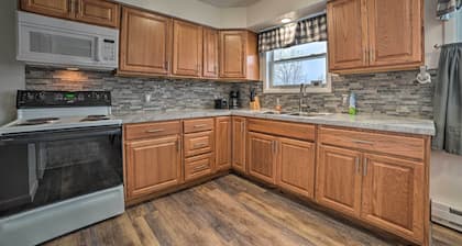 Cozy Houghton Lake Heights Cottage w/ Private Yard