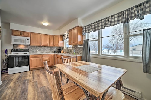 Cozy Houghton Lake Heights Cottage w/ Private Yard