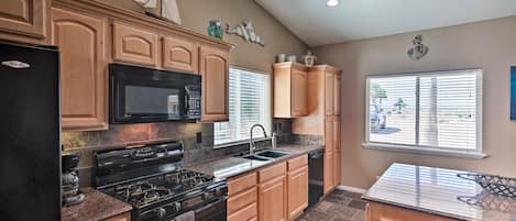 House (3 Bedrooms) | Interior