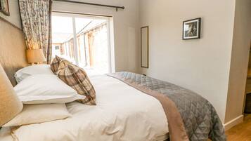 2 bedrooms, individually decorated, individually furnished, free WiFi