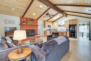 House (3 Bedrooms) | Front of property - Peaceful Mountain Getaway in the Pines! (Pinetop)