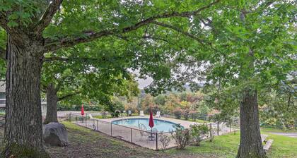 Pigeon Forge Condo w/ Balcony: 5 Mi to Attractions