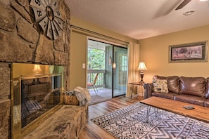 Apartment (2 Bedrooms) | Interior - Pigeon Forge Condo w/ Balcony: 5 Mi to Attractions (Pigeon Forge)