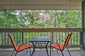 Apartment (2 Bedrooms) | Interior - Pigeon Forge Condo w/ Balcony: 5 Mi to Attractions (Pigeon Forge)