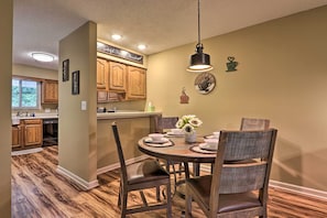 Apartment (2 Bedrooms) | Interior - Pigeon Forge Condo w/ Balcony: 5 Mi to Attractions (Pigeon Forge)