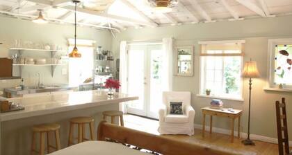 Charming Culver City Cottage w/ Shared Pool+garden