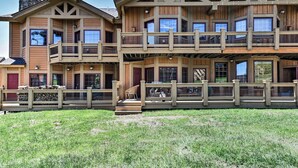 Apartment (3 Bedrooms) | Front of property