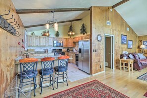 Apartment (2 Bedrooms) | Interior - Flagstaff Townhome - Walk to Country Club & Pools! (Flagstaff)