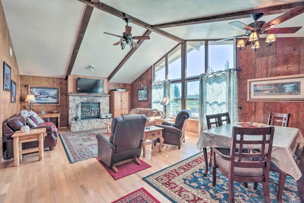 Interior - Flagstaff Townhome - Walk to Country Club & Pools! (Flagstaff)