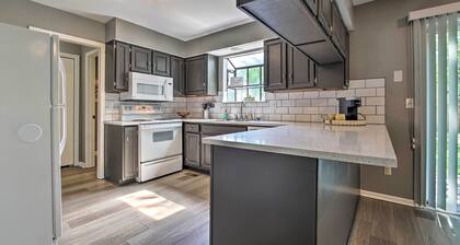 Modern Townhome w/ Fireplace: Near Stoll Park