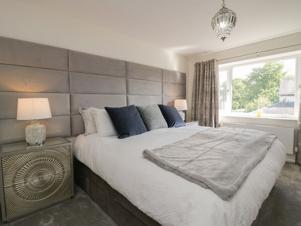 3 habitaciones, decoración personalizada y muebles diferentes