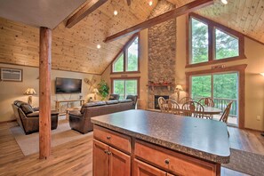 Interior - 2 Mi to Lake Harmony: Gem w/ Game Room & Deck (Lake Harmony)