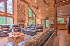 Interior - 2 Mi to Lake Harmony: Gem w/ Game Room & Deck (Lake Harmony)