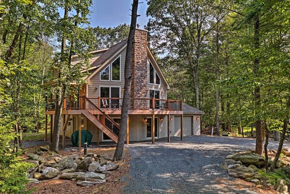 Exterior - 2 Mi to Lake Harmony: Gem w/ Game Room & Deck (Lake Harmony)