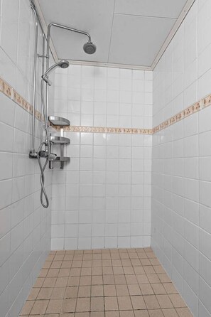 Apartment | Bathroom | Shower, towels