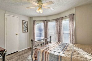 Interior - Broken Bow Home: 2 Mi to Beavers Bend State Park (Broken Bow)