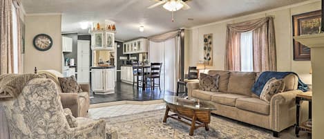 House (3 Bedrooms) | Interior