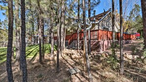 Exterior - Heber-overgaard Cabin w/ Deck in National Forest! (Heber)