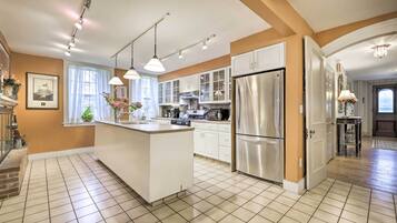 House (5 Bedrooms) | Interior