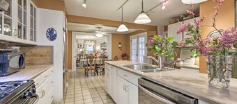 Elegant Norwich House w/ Billiards Room & Ballroom