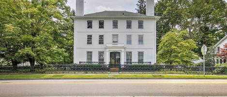 House (5 Bedrooms) | Bahagian luar