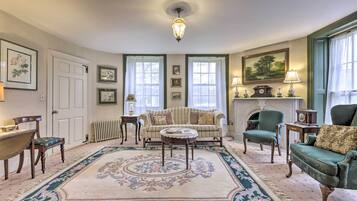 House (5 Bedrooms) | Interior