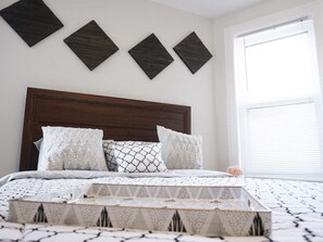 3 bedrooms, desk, iron/ironing board, free WiFi