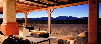 公牛城綠洲，附火坑及山景