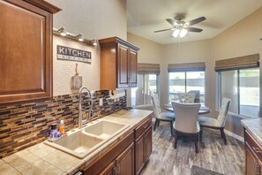 House (3 Bedrooms) | Interior