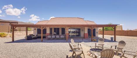 House (3 Bedrooms) | Terrace/patio