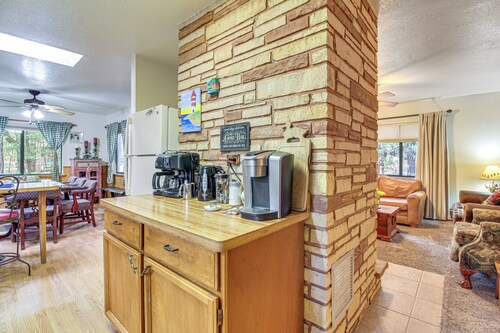 10 Mi to Show Low: Pinetop-lakeside Family Cabin!