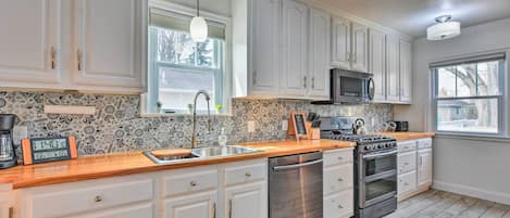 House (5 Bedrooms) | Interior