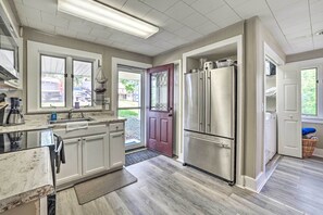 Microondas, lavavajillas, licuadora y molinillo de café