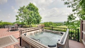A hot tub on a wooden deck with a table and chairs, surrounded by a fence and trees. - Rural Dutch Country Retreat - Private Hot Tub (Mount Pleasant Mills)