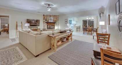 Lovely Hawkins Home w/ Patio & Hangar Garage!