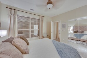 Hus (3 Bedrooms) | 3 sovrum, skrivbord, arbetsyta för laptop och strykjärn/strykbräda
