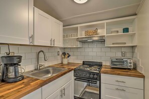 Apartment (0 Bedroom) | Interior - Guest Cottage on 1 Acre: 20 Mins to Asheville! (Black Mountain)