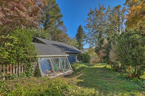 Guest Cottage on 1 Acre: 20 Mins to Asheville!