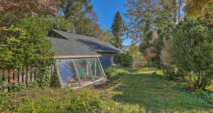 Guest Cottage on 1 Acre: 20 Mins to Asheville!