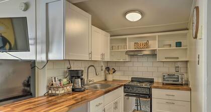 Guest Cottage on 1 Acre: 20 Mins to Asheville!
