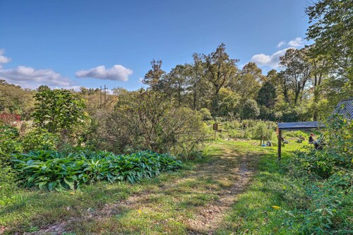 Guest Cottage on 1 Acre: 20 Mins to Asheville!