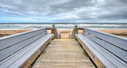 Bright Ormond Beach Home ~ 14 Mi to Daytona!