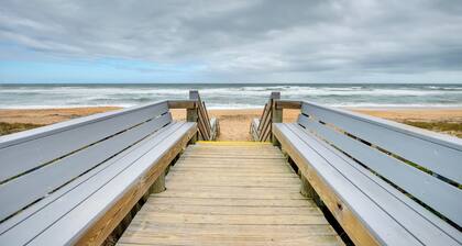 Bright Ormond Beach Home ~ 14 Mi to Daytona!