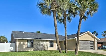 Bright Ormond Beach Home ~ 14 Mi to Daytona!